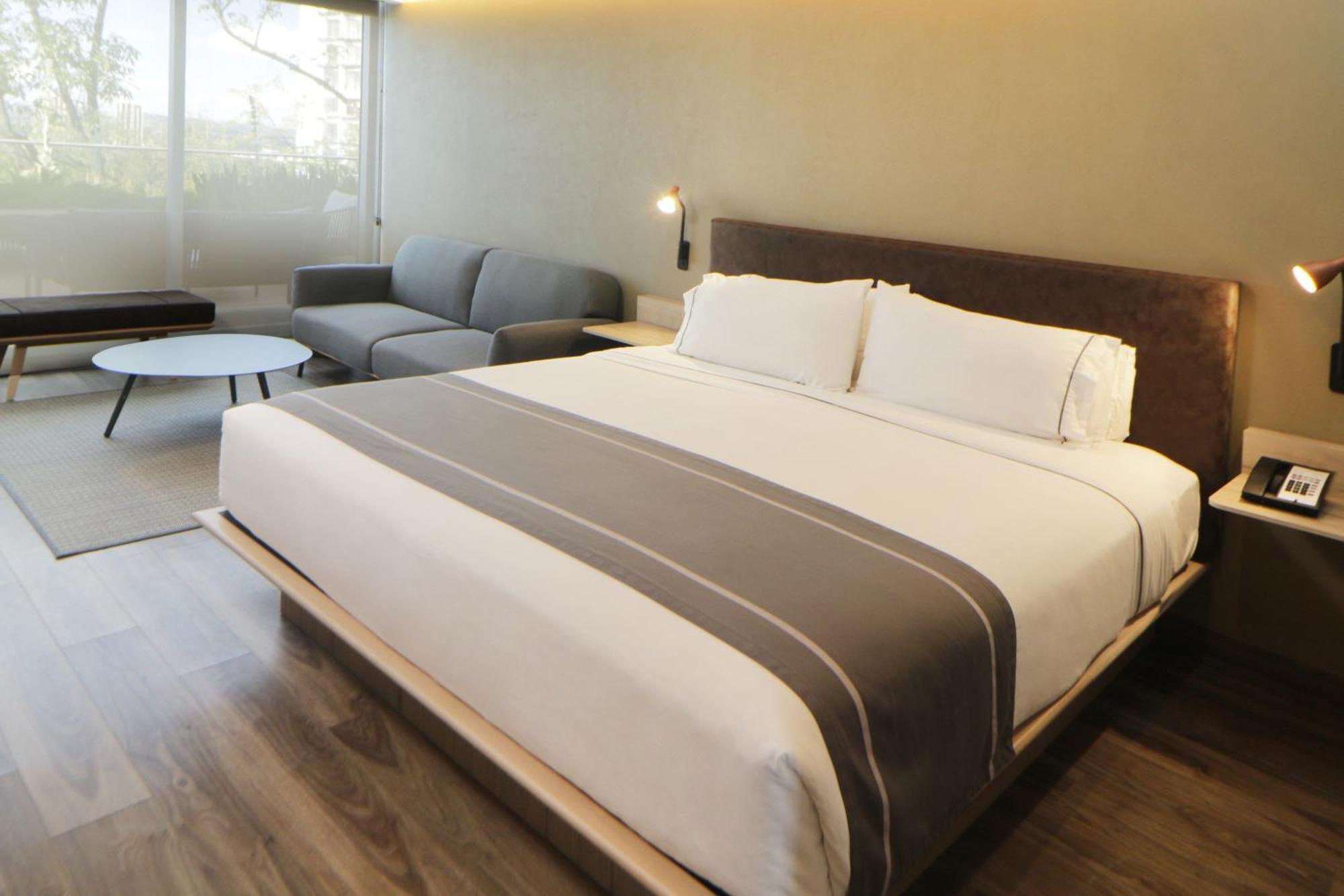 City Express Plus By Marriott Guadalajara Providencia Exteriör bild