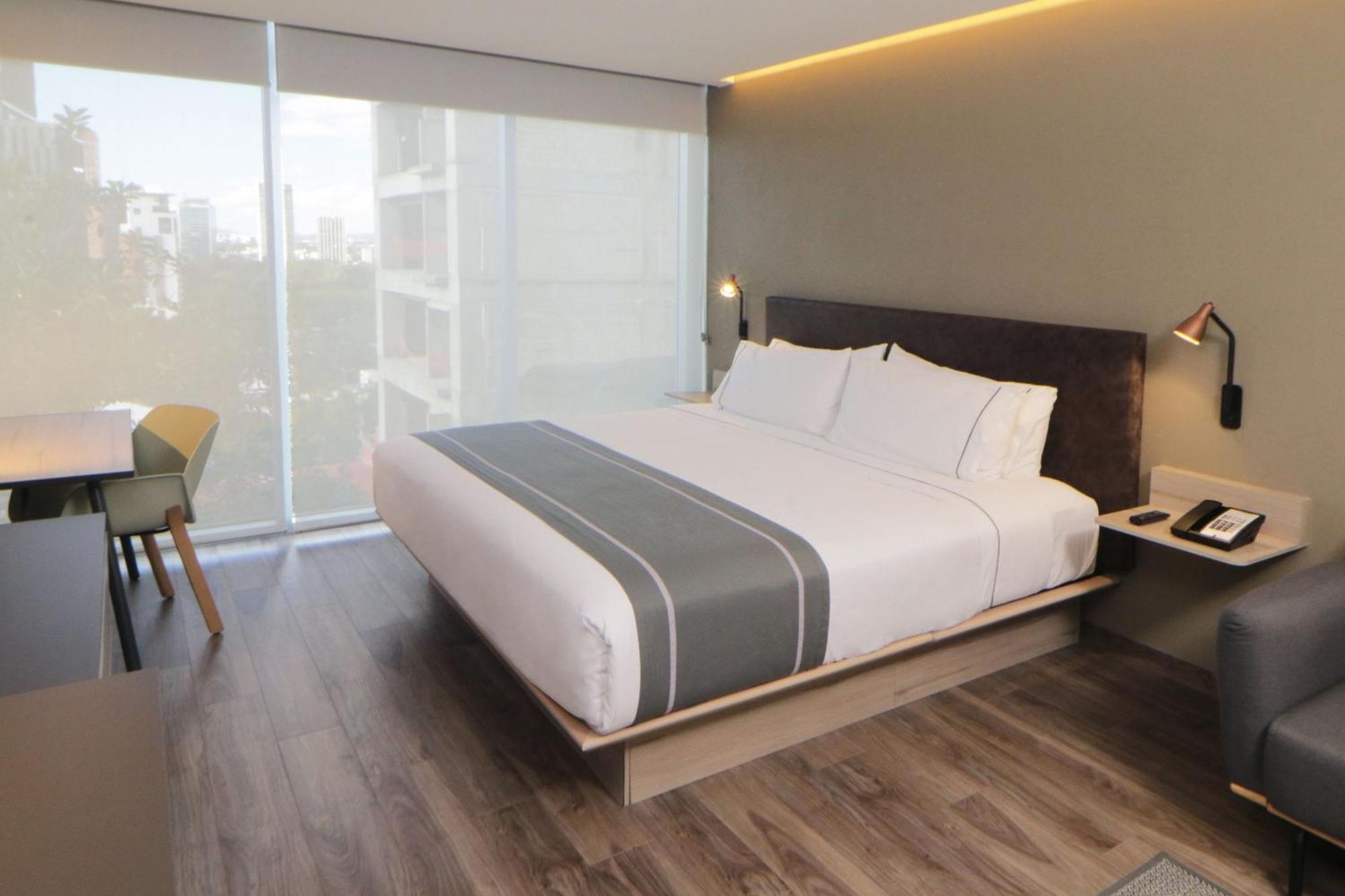 City Express Plus By Marriott Guadalajara Providencia Exteriör bild