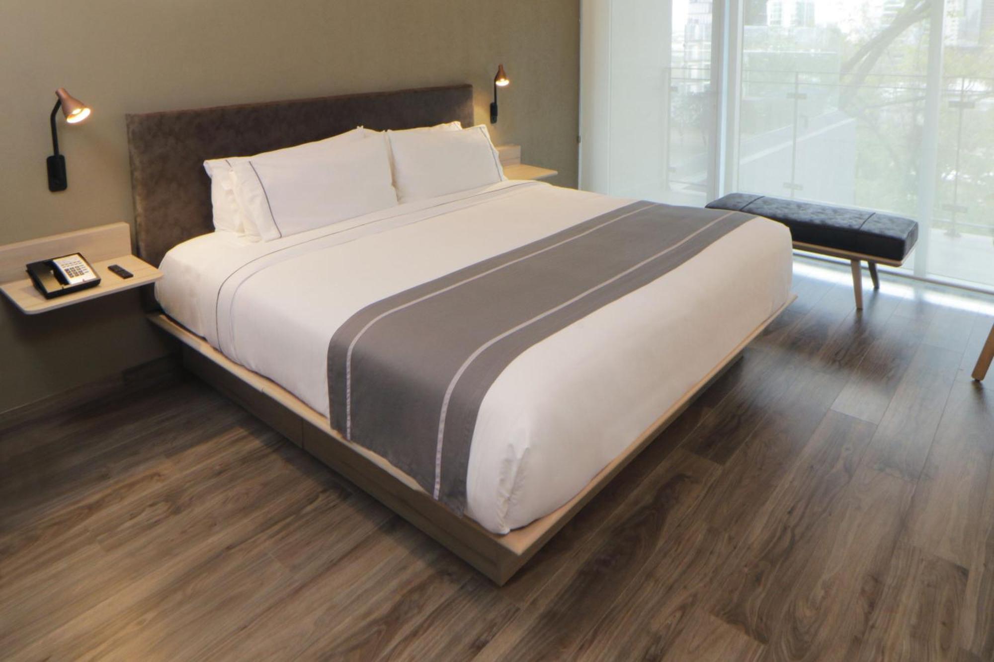 City Express Plus By Marriott Guadalajara Providencia Exteriör bild