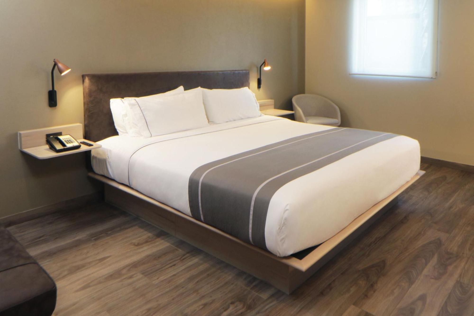City Express Plus By Marriott Guadalajara Providencia Exteriör bild