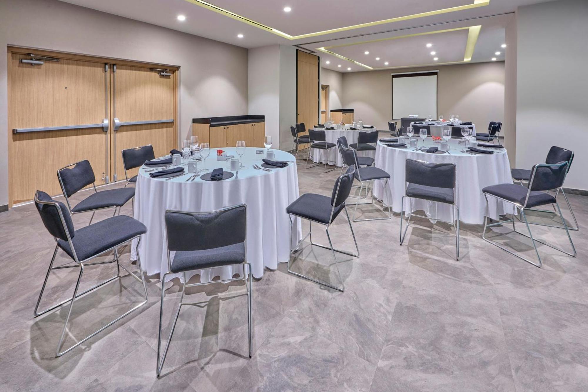 City Express Plus By Marriott Guadalajara Providencia Exteriör bild