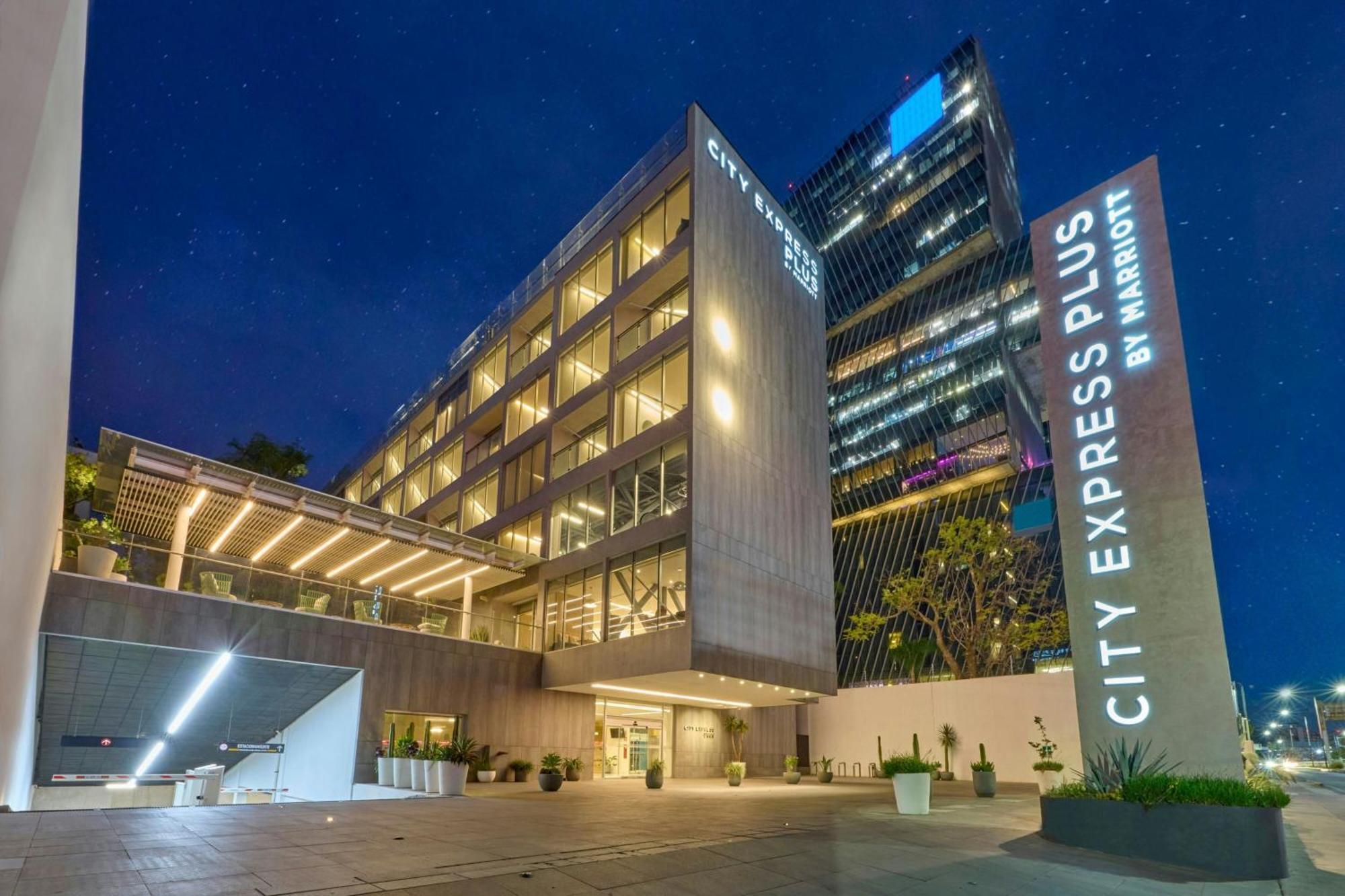 City Express Plus By Marriott Guadalajara Providencia Exteriör bild