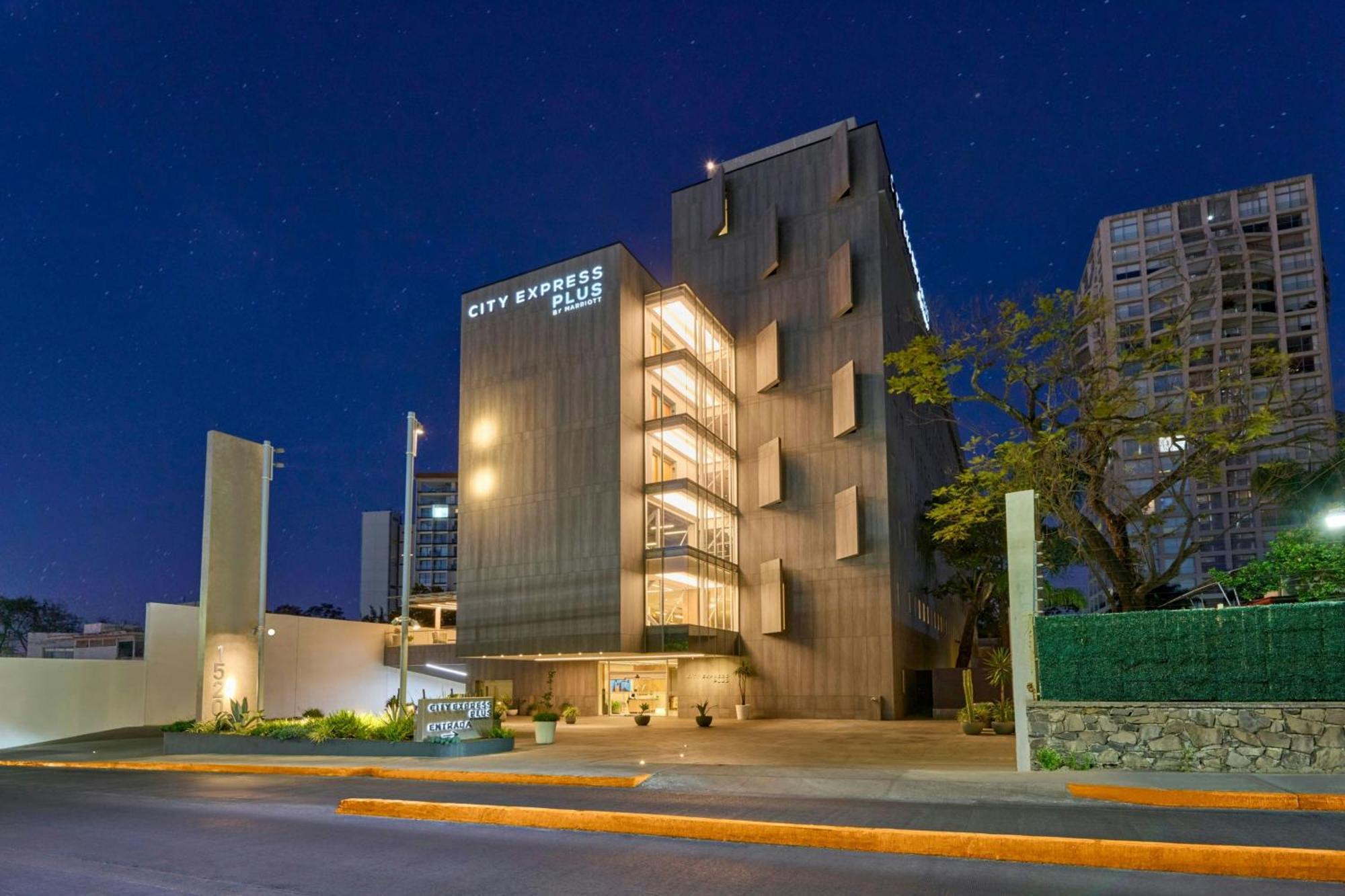 City Express Plus By Marriott Guadalajara Providencia Exteriör bild