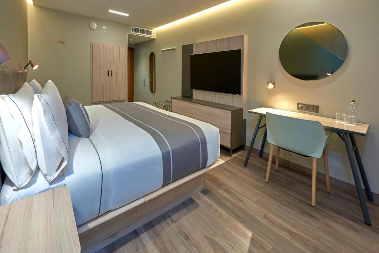 City Express Plus By Marriott Guadalajara Providencia Exteriör bild